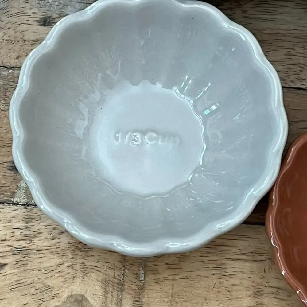 The Pioneer Woman Measuring Cups Set of 4 Ruffled Nested Stoneware